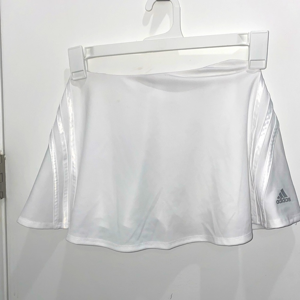 White tennis skort. Size 2 Never worn.